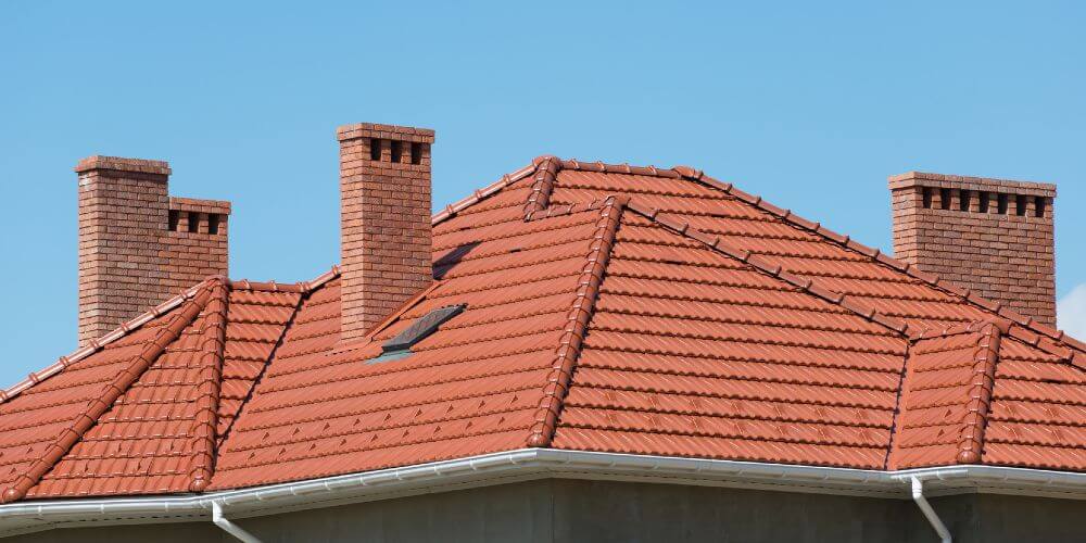 Application d’un traitement hydrofuge sur toiture